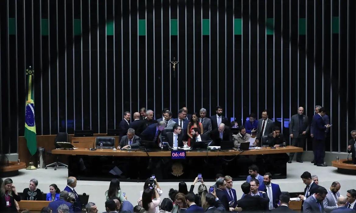 Câmara aprova urgência para votar suspensão de decreto do IOF
