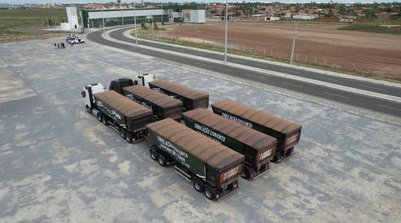 Carreta transportando minério de ferro de Piripiri ao Porto Piauí. - (/Foto: Ascom Porto Piauí) (Foto: /Foto: Ascom Porto Piauí)