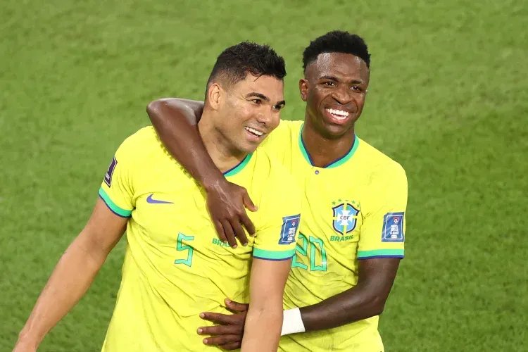 Casemiro e Vini Jr.: jogadores devem marcar presença no jogo de hoje (Robert Cianflone/Getty Images)