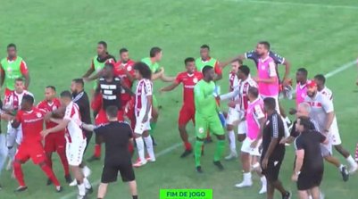 Clássico entre America e Bangu termina com pancadaria entre jogadores na segundona do Rio (Foto: Reprodução)