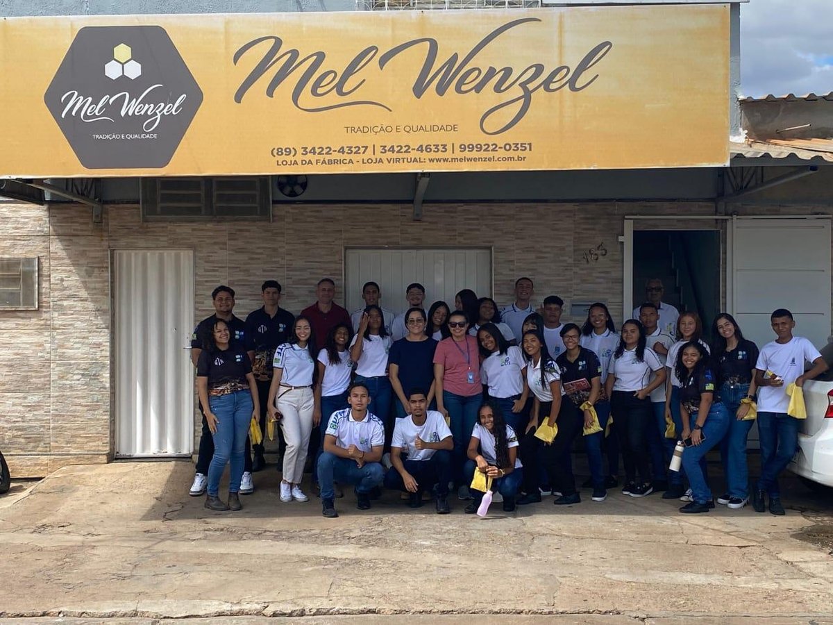 Colégio Técnico de Floriano (CTF) realiza visita técnica a centro de produção de mel em Picos (PI)