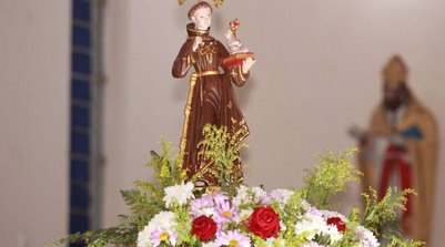 Conhecido como o santo casamenteiro, algumas tradições atravessam gerações e continuam vivas no imaginário e na cultura da população - (Reprodução/CNBB) (Foto: Reprodução/CNBB)