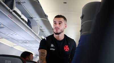 Coutinho na viagem do Vasco (Foto: Matheus Lima/Vasco)