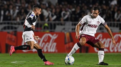 Coutinho soma cinco gols e três assistências em 25 jogos pelo Vasco nesta temporada (Foto: Divulgação / CA Lanús)