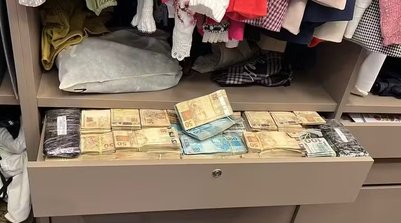 Dinheiro em espécie encontrado em gaveta de alvo da Operação Overclean (Foto: Reprodução/ Polícia Federal)