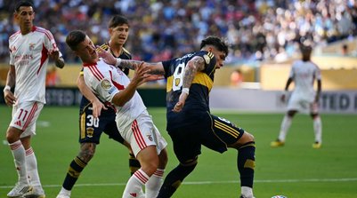 Embate entre Boca Juniors e Benfica foi animado no Hard Rock Stadium (Foto: Chandan Khanna / AFP)