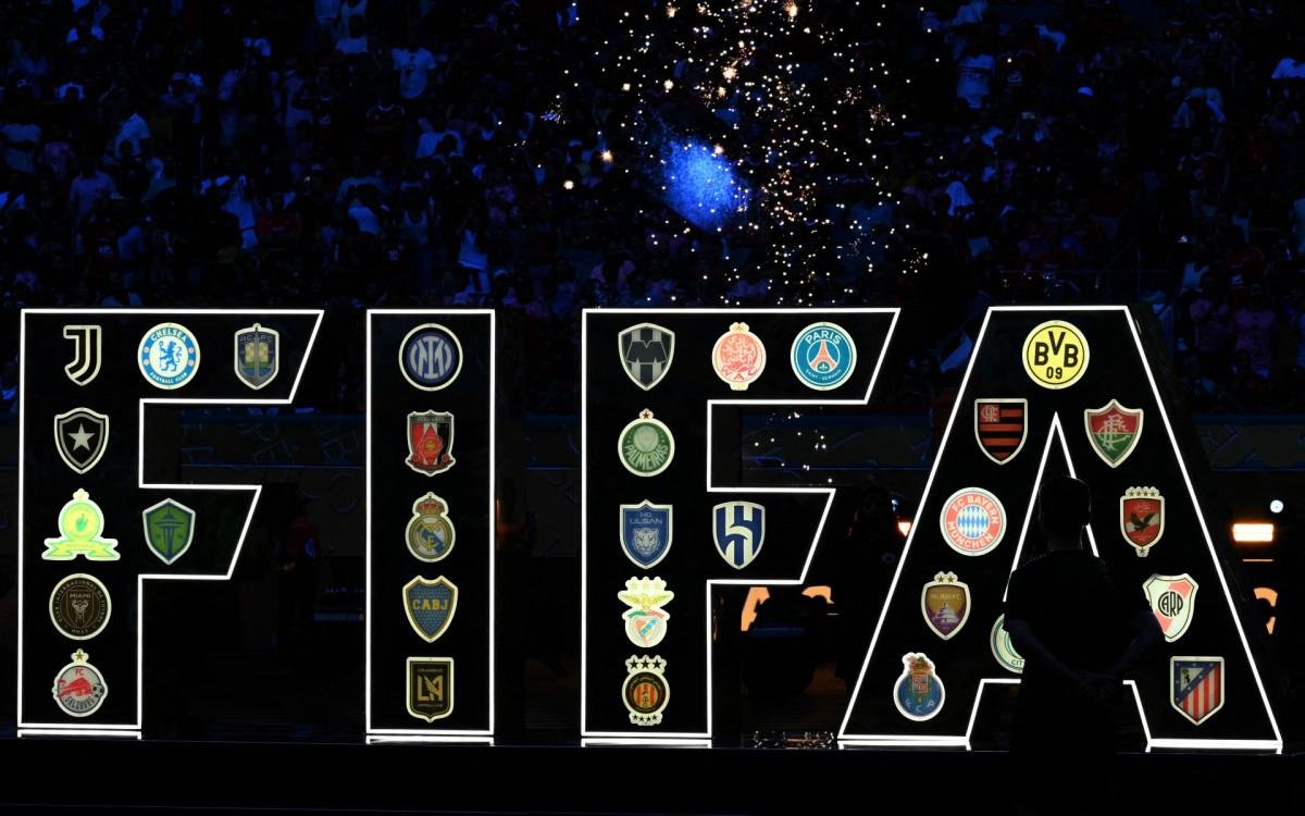 Escudos dos clubes participantes na cerimônia de abertura do Mundial de Clubes