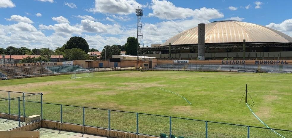 Estádio Lindolfo Monteiro