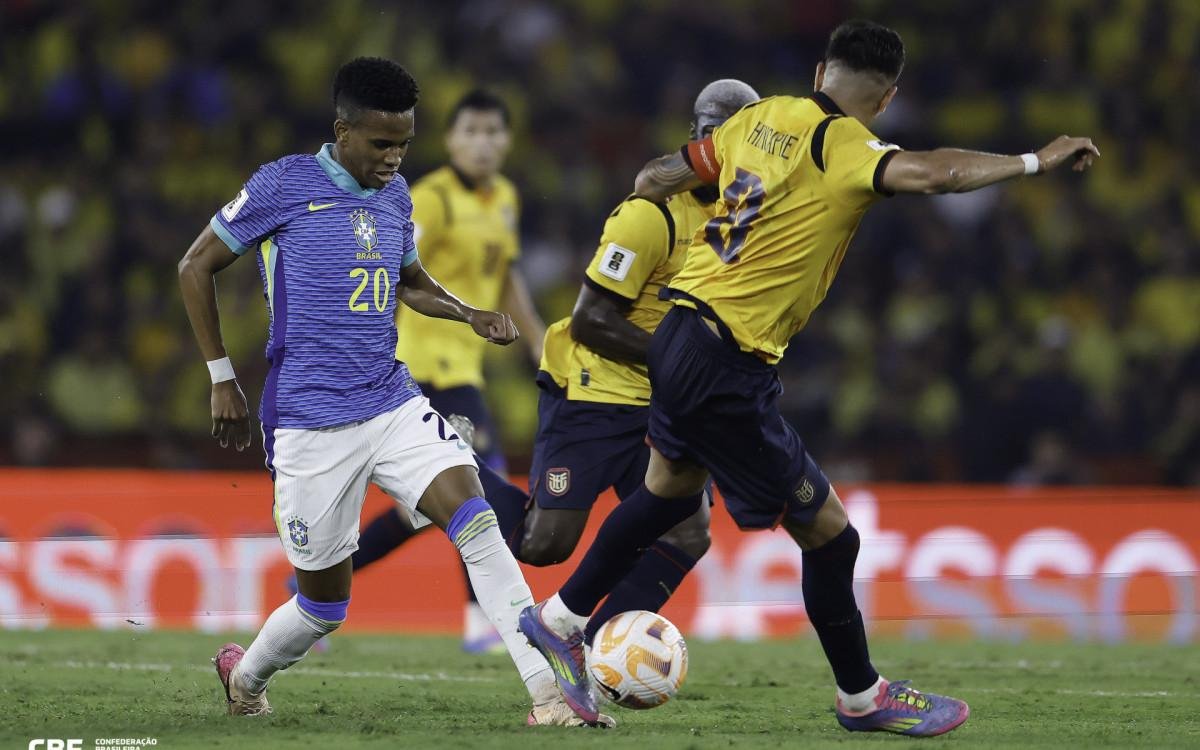 Estêvão em ação pelo Brasil contra o Equador