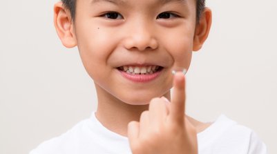 Há casos, inclusive, em que bebês também utilizam lentes (Foto: Reprodução)