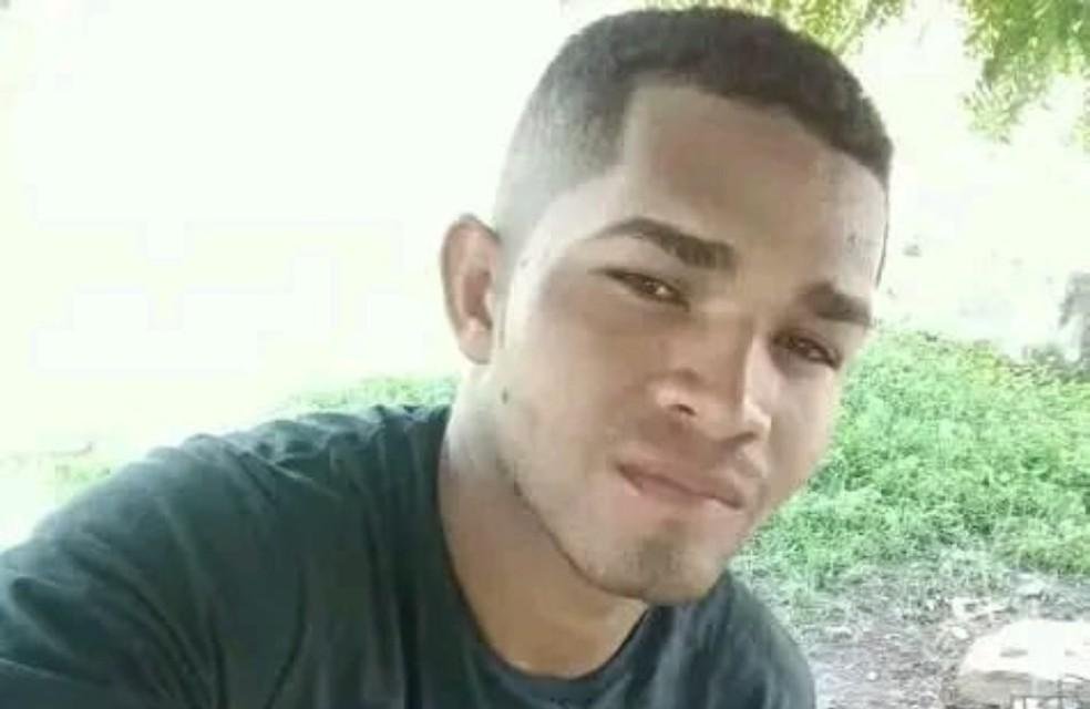 Homem é assassinado a facadas após briga e agressão em bar em União