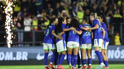 Jogadoras do Brasil comemoram gol no começo da etapa final (Foto: Livia Villas Boas / CBF)