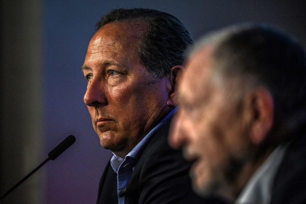 John Textor, em entrevista coletiva ao lado de Jean-Michel Aulas, quando fez acordo para compra do Lyon