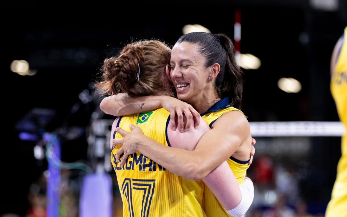 Júlia Bergmann e Macris celebram ponto do Brasil