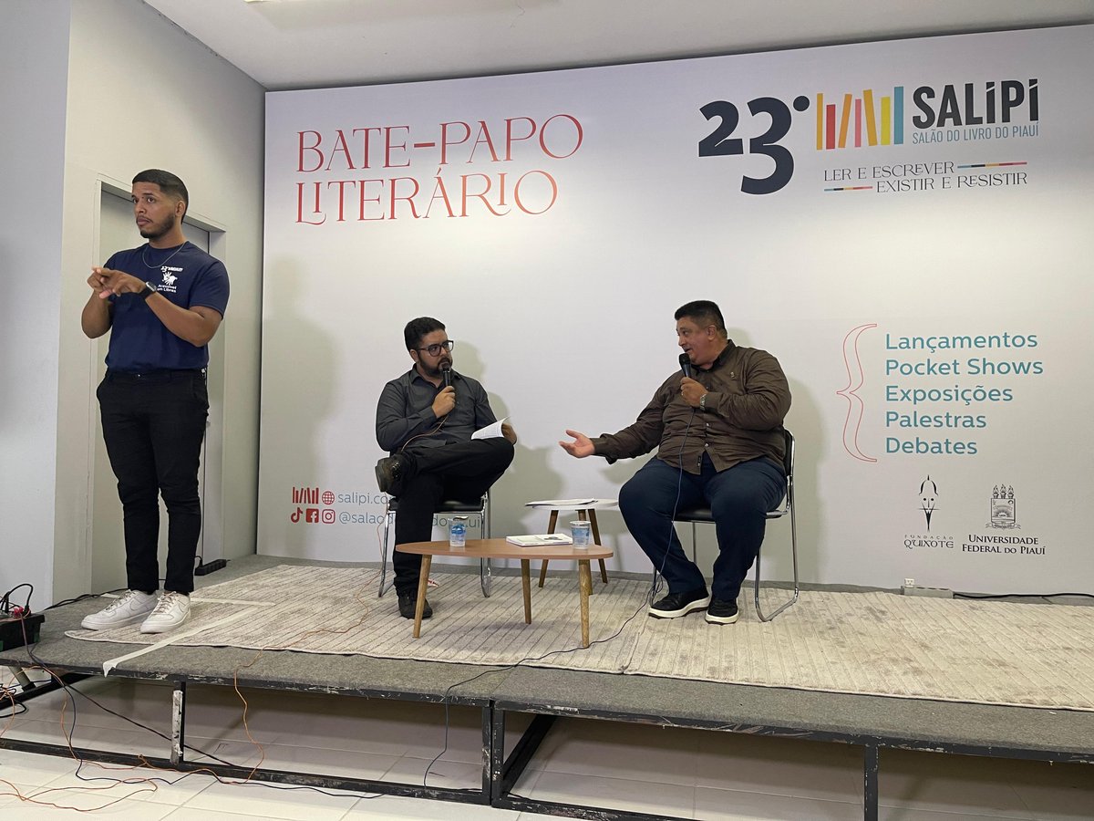 Livro sobre gestão universitária da UFPI é apresentado durante o Bate-Papo Literário
