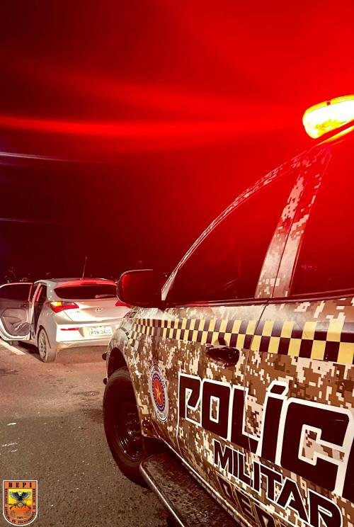 Mulher é detida após xingar pm's que prenderam seu companheiro por tráfico em Teresina - (Divulgação/PM)