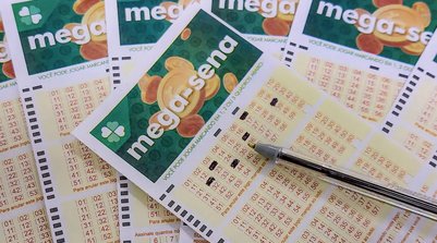 O jogo simples, com seis números marcados, custa R$ 5. (Foto: RAFA NEDDERMEYER/AGÊNCIA BRASIL)