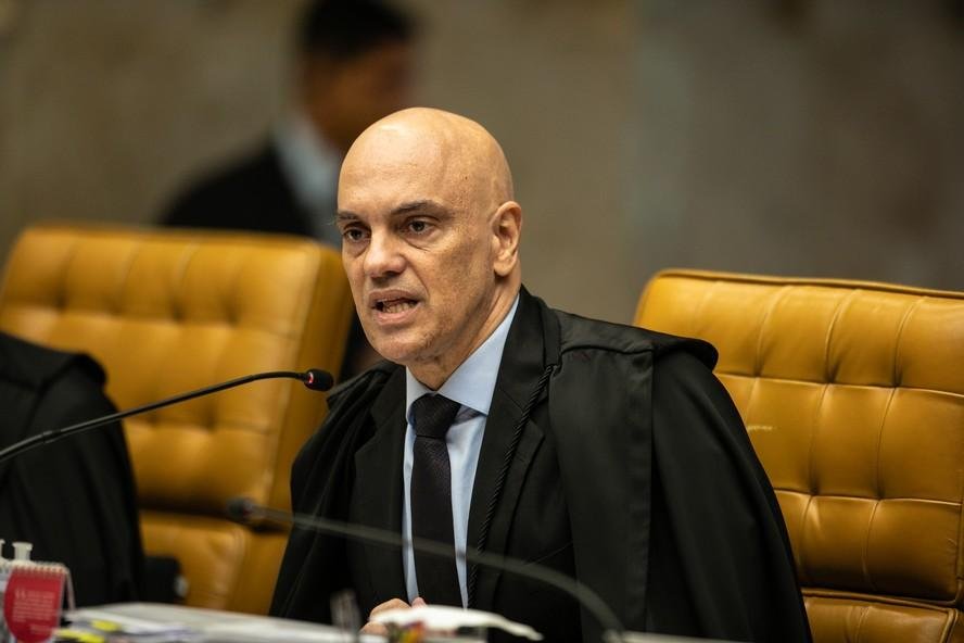 Plenário do STF durante julgamento sobre responsabilização das redes sociais; Ministro Alexandre de Moraes