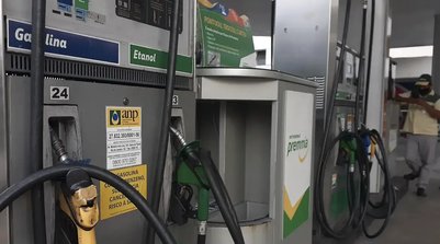 Postos de gasolina no Rio de Janeiro exibem o preço do combustível (Foto: © Fernando Frazão/Agência Brasil)