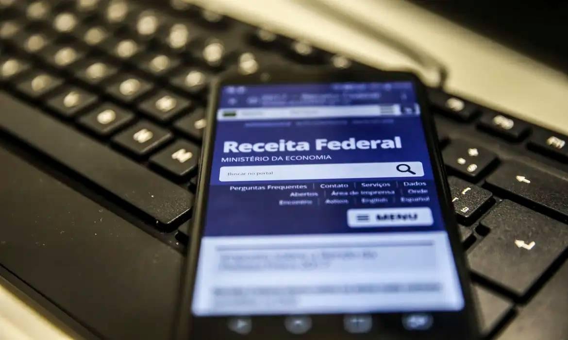 Receita paga 2º lote da restituição na segunda (30): e se o valor não cair na conta?