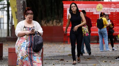 Rio de Janeiro(RJ), 10/11/2024 - Primeiros estudantes deixam o local de prova no segundo dia do Exame Nacional do Ensino Médio (Enem) 2024, na universidade UNINASSAU, no Flamengo, zona sul da cidade.  Foto: Tânia Rêgo/Agência Brasil (Foto: © Tânia Rêgo/Agência Brasil)