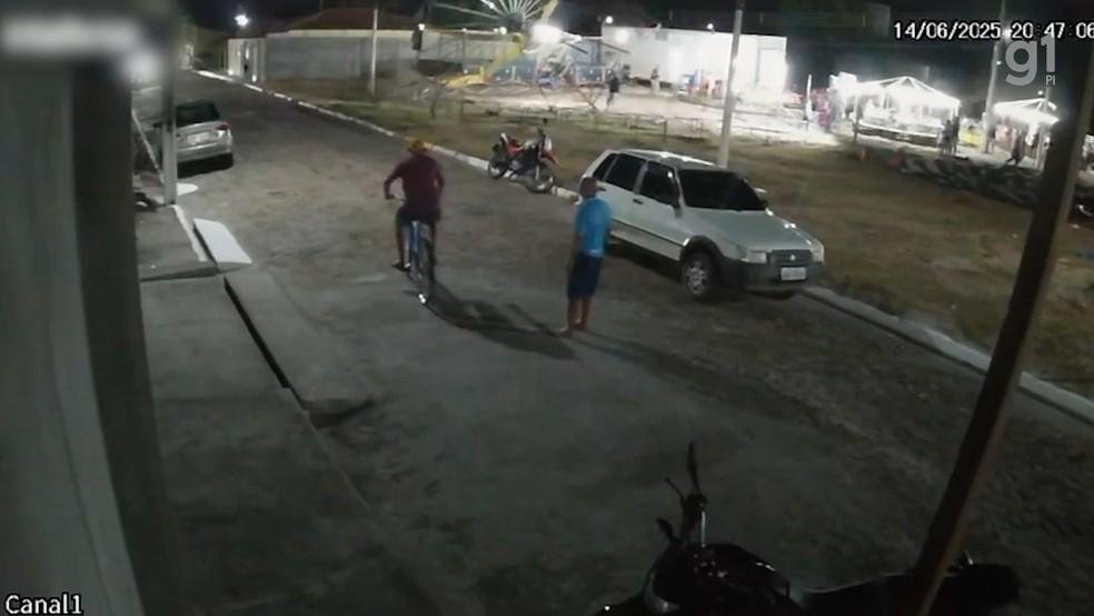 Vídeo mostra momento em que brinquedo cai e fere crianças no Piauí