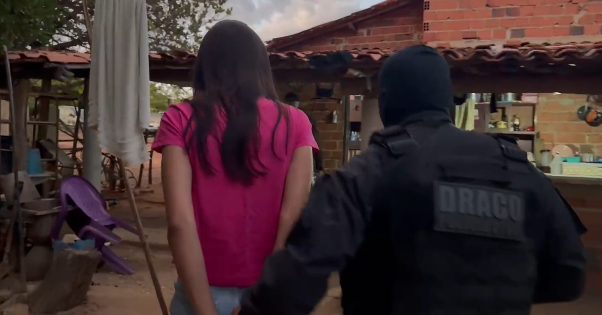 A arma foi devidamente apreendida e encaminhada para as autoridades competentes