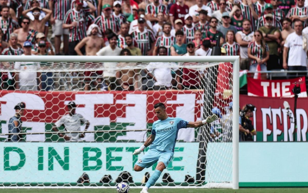 Fábio tem contrato com o Fluminense até o fim de 2026