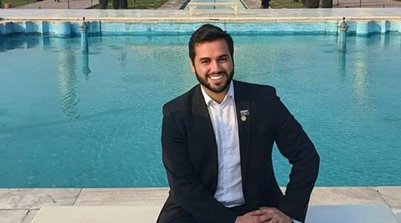 Filipe Martins foi preso sob a alegação de ter saído do país no mesmo dia, depois de ter tido seu nome incluso na lista de possíveis passageiros do voo presidencial que rumou para a Orlando (Foto: Reprodução/Redes sociais)