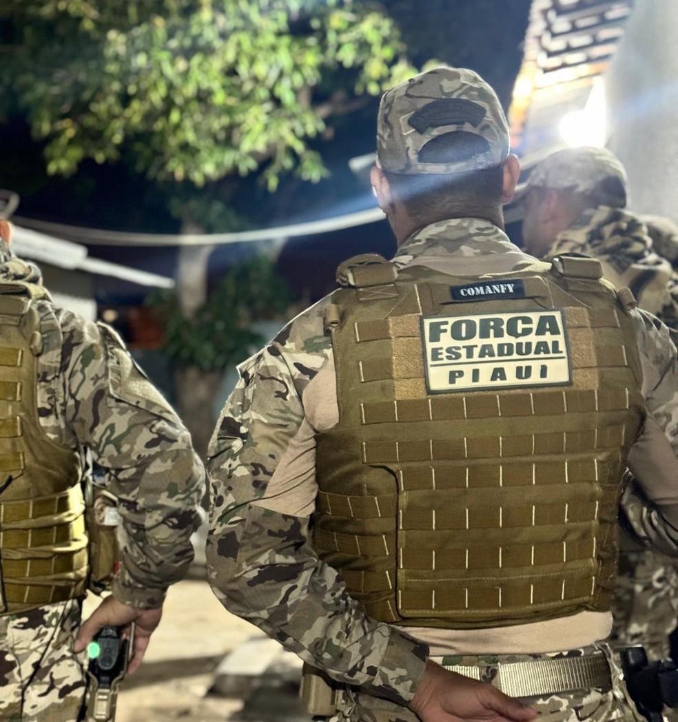 Homem é preso e adolescentes apreendidos em operação policial em Teresina.