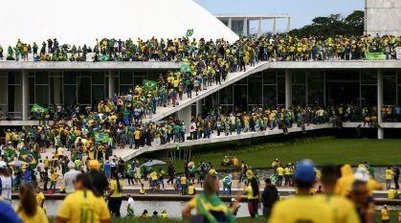 Invasão de prédio do Congresso Nacional durante atos criminosos de 8 de janeiro de 2023 (Foto: Marcelo Camargo/Agência Brasil)