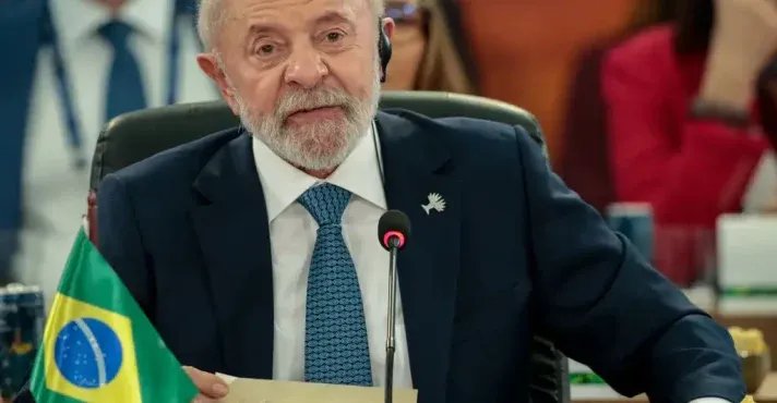 Mesmo diante da rejeição majoritária, Lula aparece à frente de todos os candidatos em simulações de primeiro turno