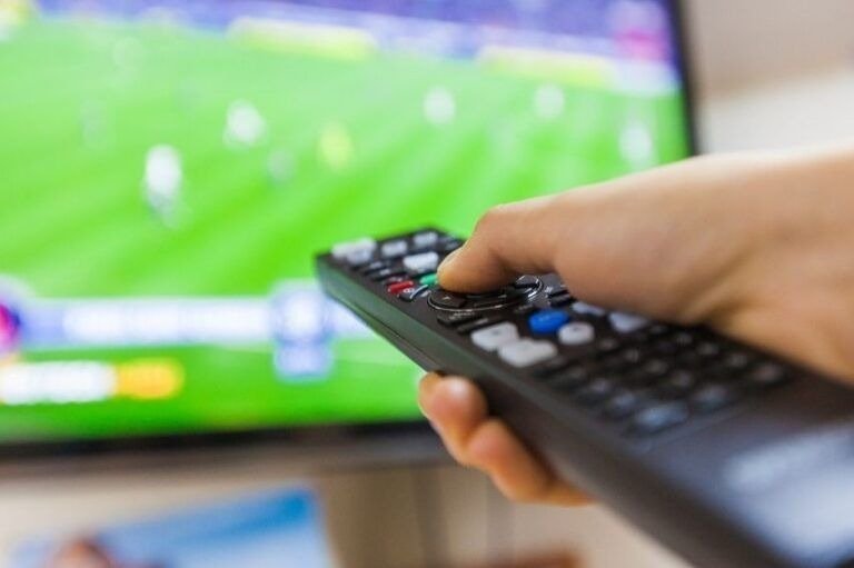 Não utilizar o “T” ou “Bejamin” para ligar várias tomadas ao mesmo tempo