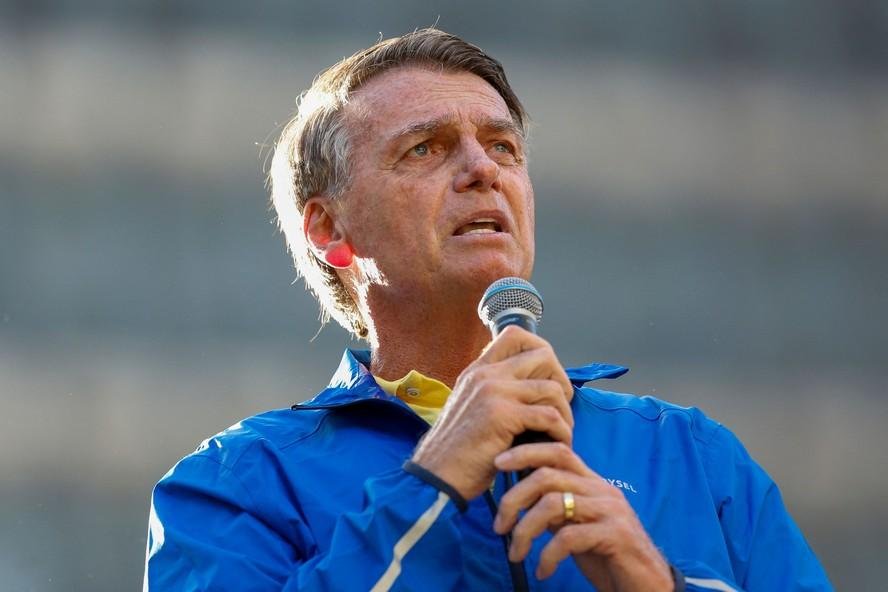 O ex-presidente Jair Bolsonaro discursa a apoiadores na Avenida Paulista