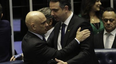 O senador Rodrigo Pacheco (PSD-MG) ao lado do ministro Alexandre de Moraes (Foto: Reprodução/X/Twitter)
