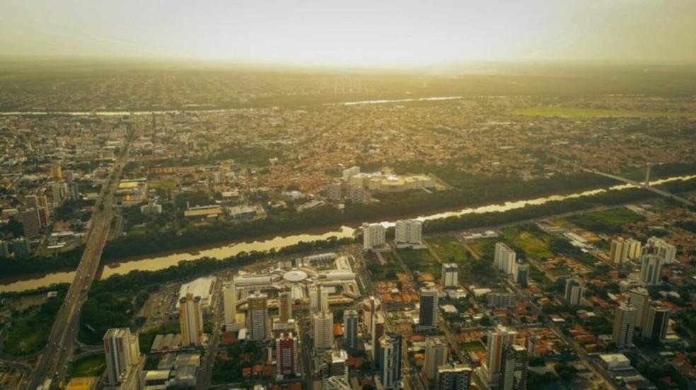 Obras de saneamento transformam o cenário urbano e geram novas oportunidades para a cidade.