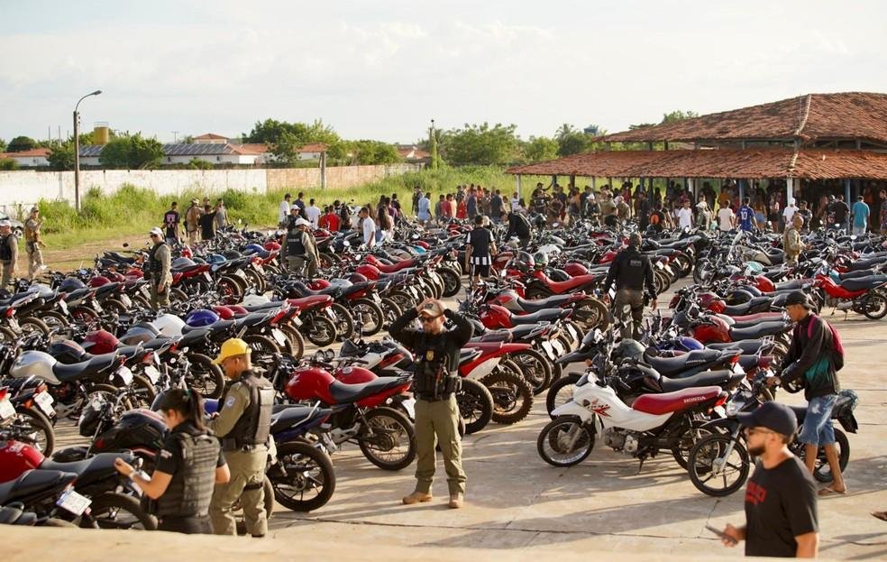 Polícia flagra motos irregulares em evento de 'grau' em Campo Maior