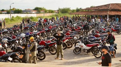 Polícia flagra motos irregulares em evento de 'grau' em Campo Maior (Foto: Divulgação/SSP-PI)