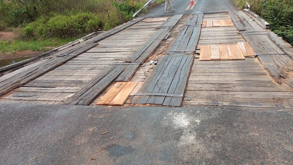 Ponte parcialmente interditada por risco de desmoronamento é liberada após reparos emergenciais em Piripiri, no Piauí