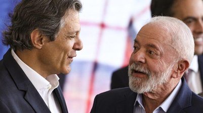 Presidente Luiz Inácio Lula da Silva e o ministro da Fazenda, Fernando Haddad, defendem o aumento do IOF (Foto: Marcelo Camargo/Agência Brasil)