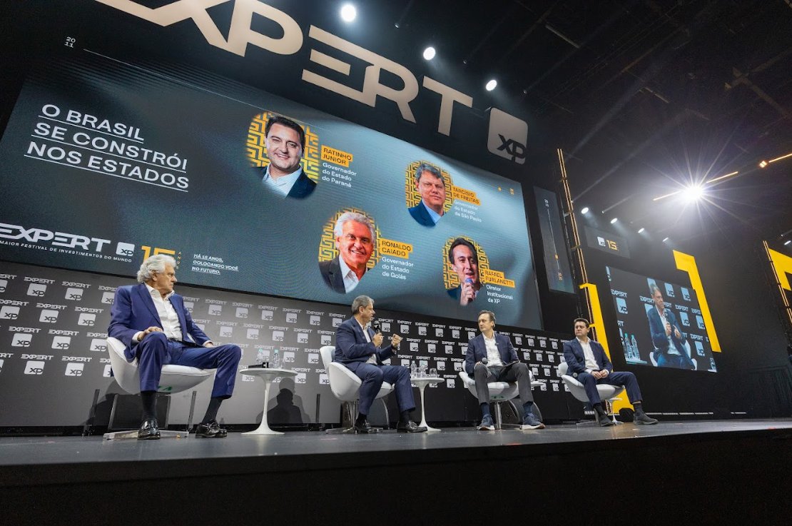 Ronaldo Caiado (Goiás), Tarcísio de Freitas (São Paulo), Rafael Furlanetti (XP) e Ratinho Jr. (Paraná) em painel da Expert XP 25