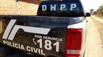Suspeitos invadem velório de homem assassinado na zona Sul e atiram contra o corpo no caixão - (Maria Clara Estrêla) (Foto: Maria Clara Estrêla)