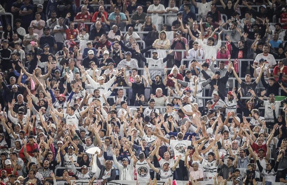 Torcida do Bragantino no estádio Cícero de Souza Marques