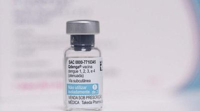 Vacina contra a dengue Qdenga, da farmacêutica japonesa Takeda. (Foto: DOUGLAS MAGNO / AFP)
