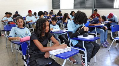 Valor de R$ 200 é depositado conforme o mês de aniversário do aluno (Foto: ANTÔNIO CRUZ/AGÊNCIA BRASIL)