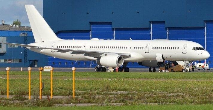 A presença do Boeing C-32B, de matrícula 00-9001, chamou a atenção devido à ausência de informações públicas sobre o motivo da escala