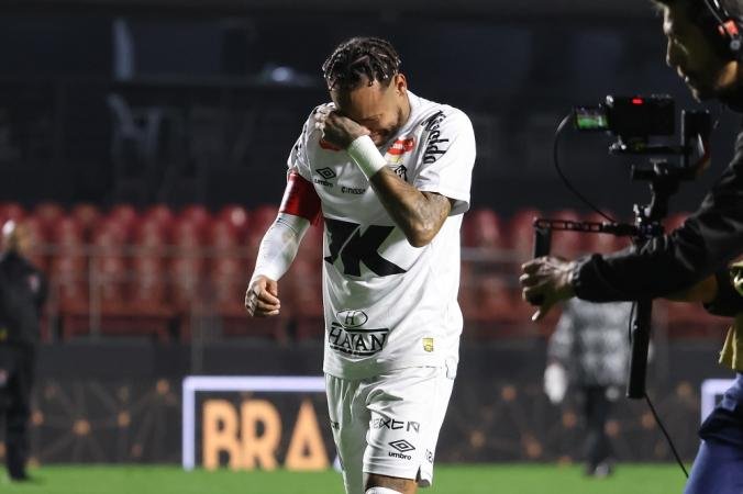 A reação de Neymar só aconteceu após o apito final da partida entre Santos e Vasco no Morumbi