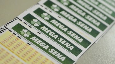 As seis dezenas sorteadas foram: 08, 09, 12, 16, 43 e 53 (Foto: MARCELLO CASAL JRAGÊNCIA BRASIL)