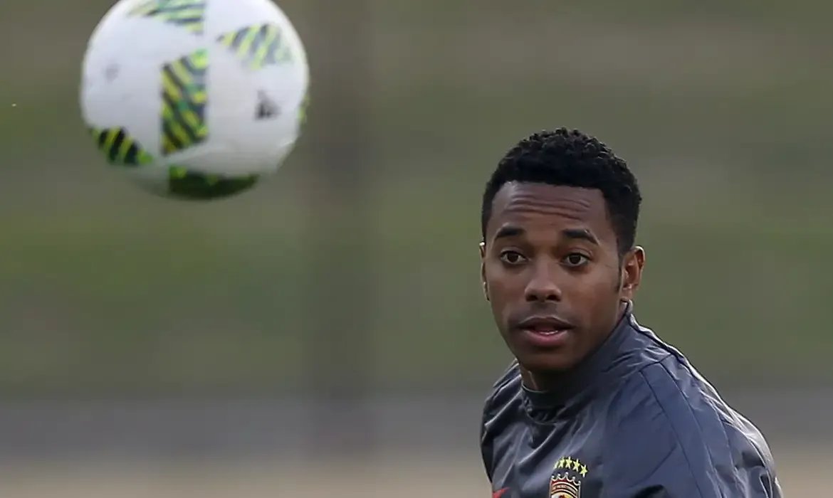 Atacante Robinho durante treino do Guangzhou Evergrande15/12/2015REUTERS/Toru Hanai