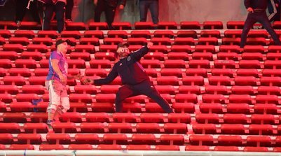 Briga em Avellaneda, na Argentina, terminou com 19 feridos e mais de 100 detidos (Foto: Alejandro Pagni / AFP)